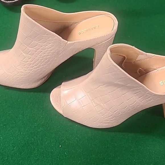 Express Size 10 Heeled Sandals - Picture 8 of 9